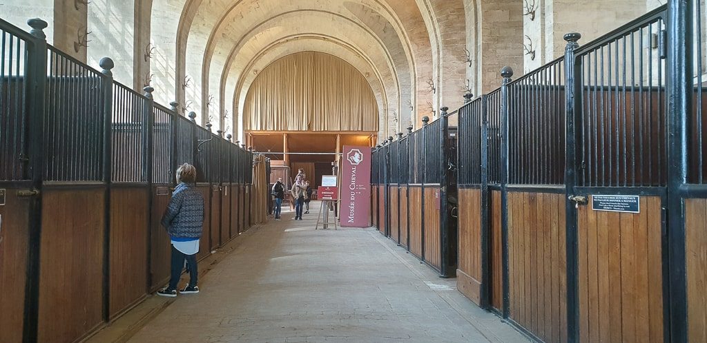 Chantilly Castle -stables