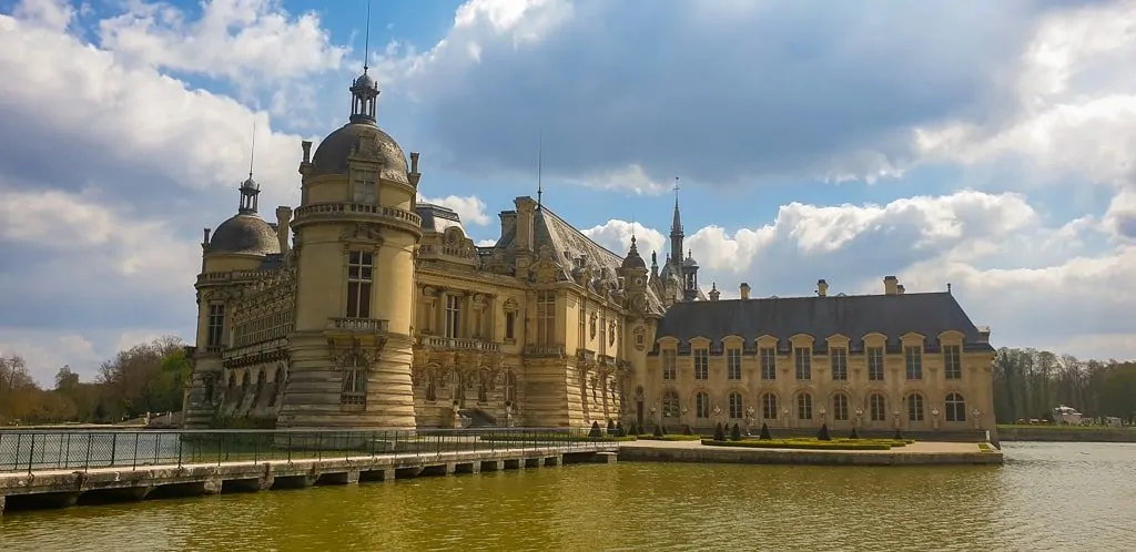 Day trip to Chateau de Chantilly - Visiting the castle - Francedaytrip