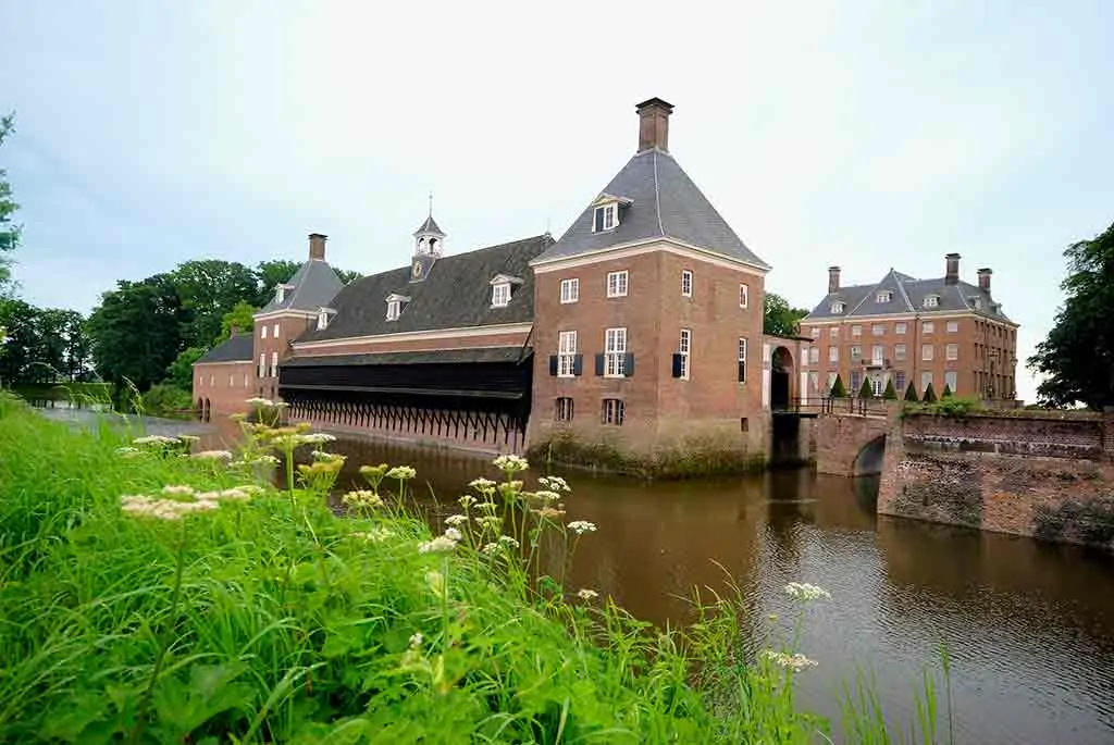 Best castles in Netherland Nijenrode-Castle- Amerongen-Castle