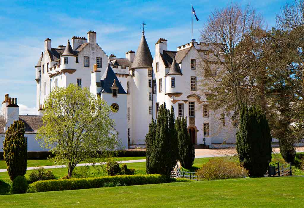 Famous Castles in Scotlan BLAIR-CASTLEd