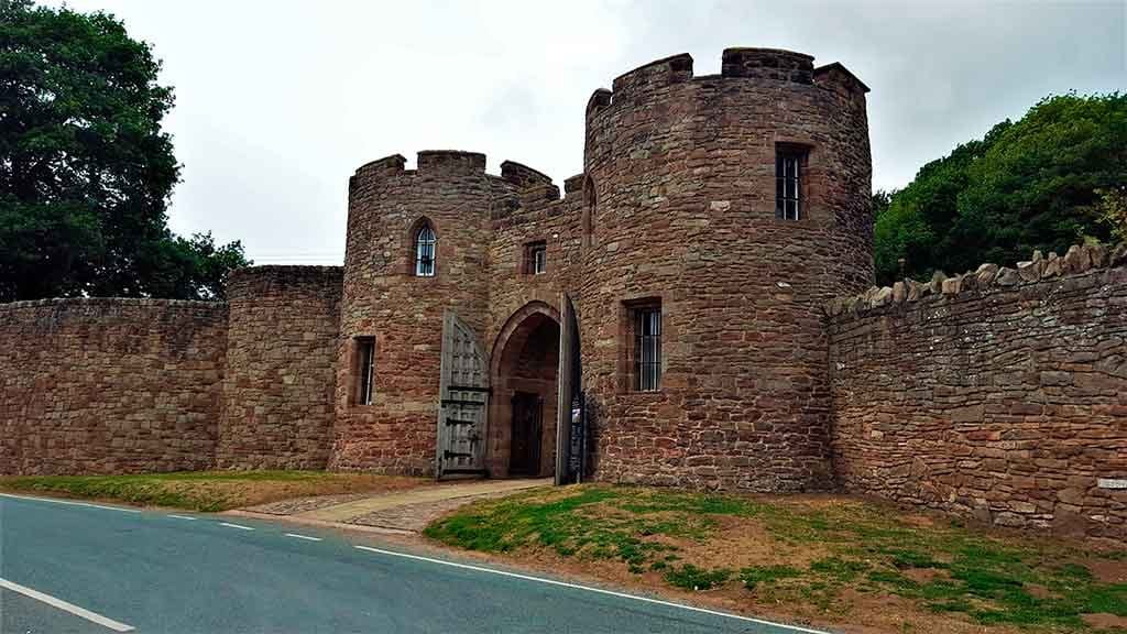Best English Castles Beeston-Castle