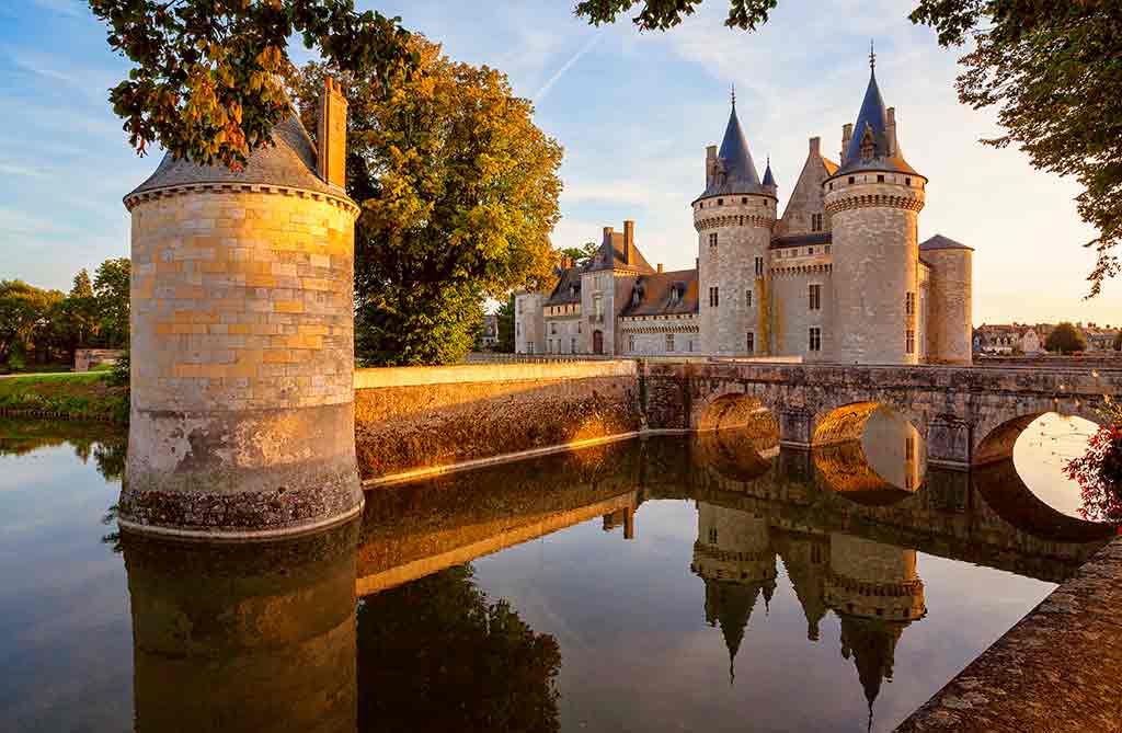 Best castles in Loire Valley Château-of-Sully-sur-Loire