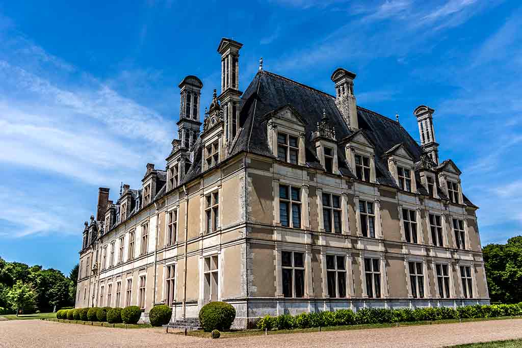 Best castles in Loire Valley Château-de-Beauregard