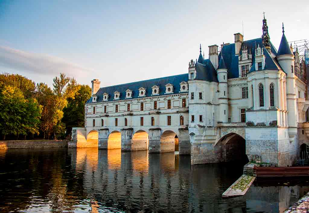 Famous Castles in Loire Valley Château-de-Chenonceau