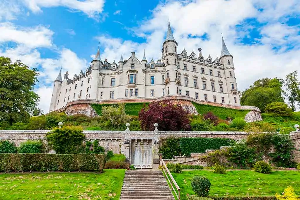 Best Scottish Castles DUNROBIN-CASTLE