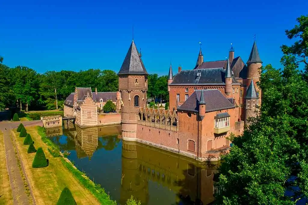 Castles in Netherlands Heeswijk-Castle