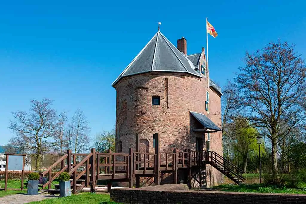 Famous Castles in Netherlands Huys-Dever