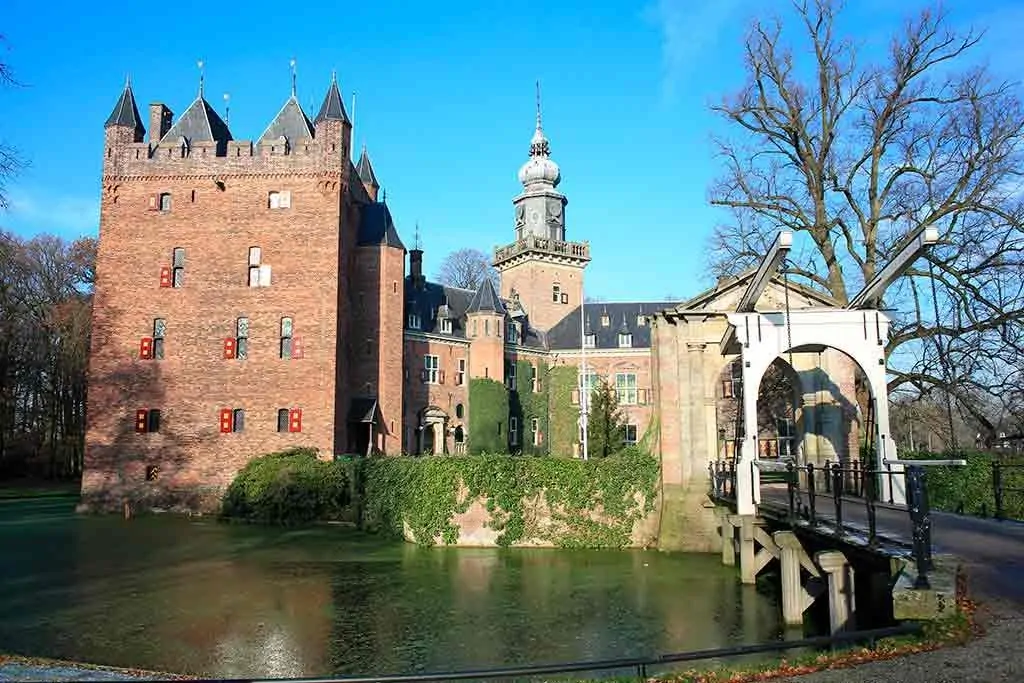 Best castles in Netherland Nijenrode-Castle-