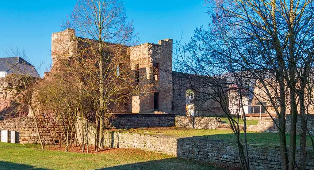 Best Luxembourger Castles Pettingen-Castle
