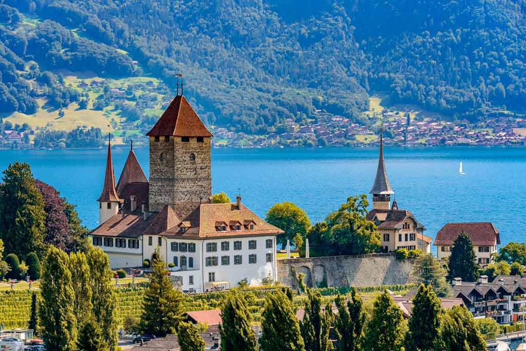 Best castles in Switzerland Spiez-Castle