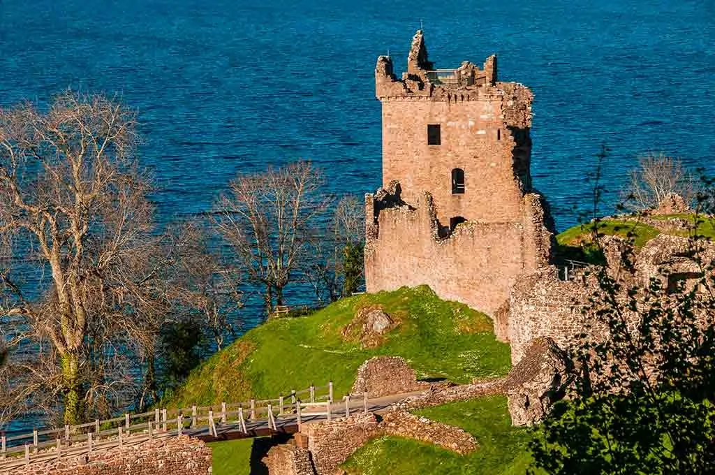 Famous Castles in Scotland Urquhart-Castle