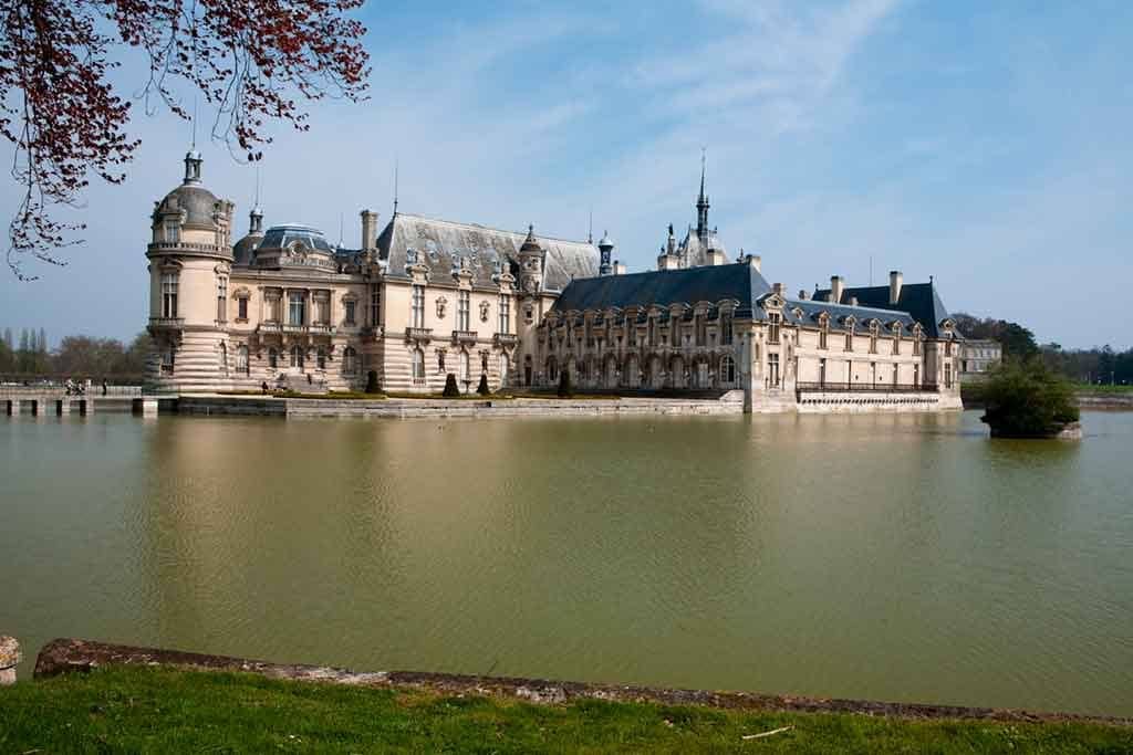 Castles near Paris Château-de-Chantilly