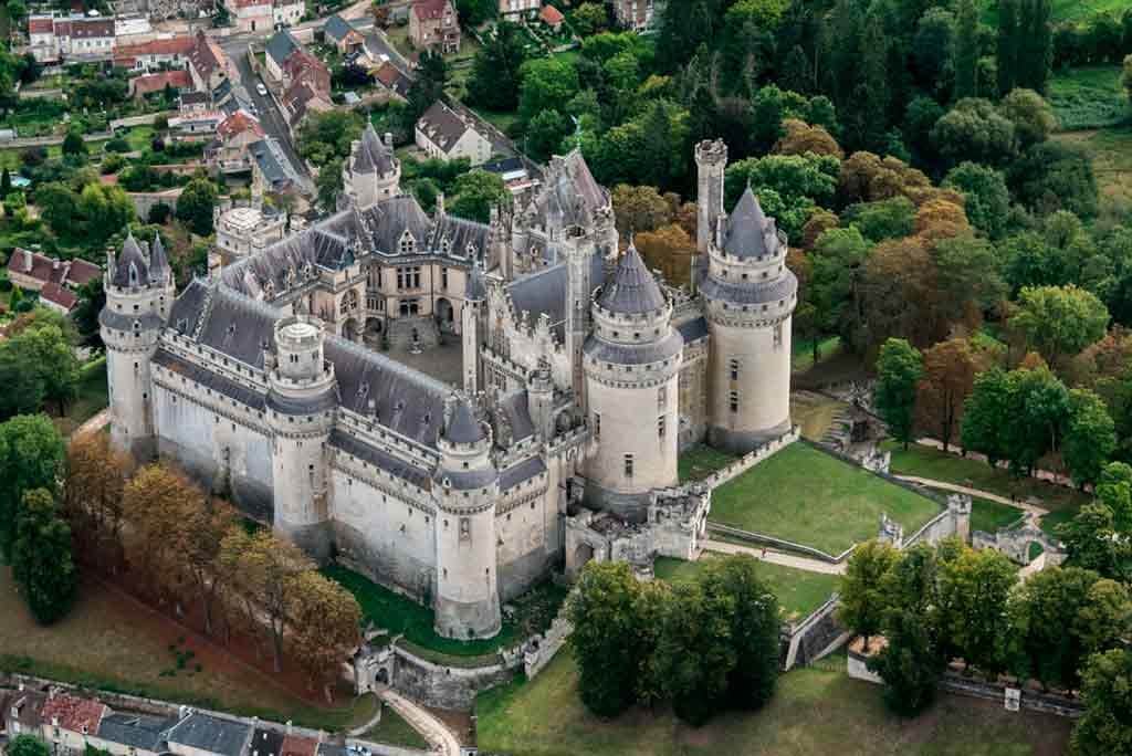 Castles near Paris Château-de-Pierrefonds
