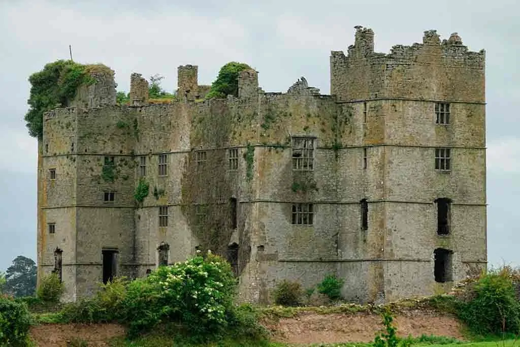 Best haunted castles-Loughmoe-Castle
