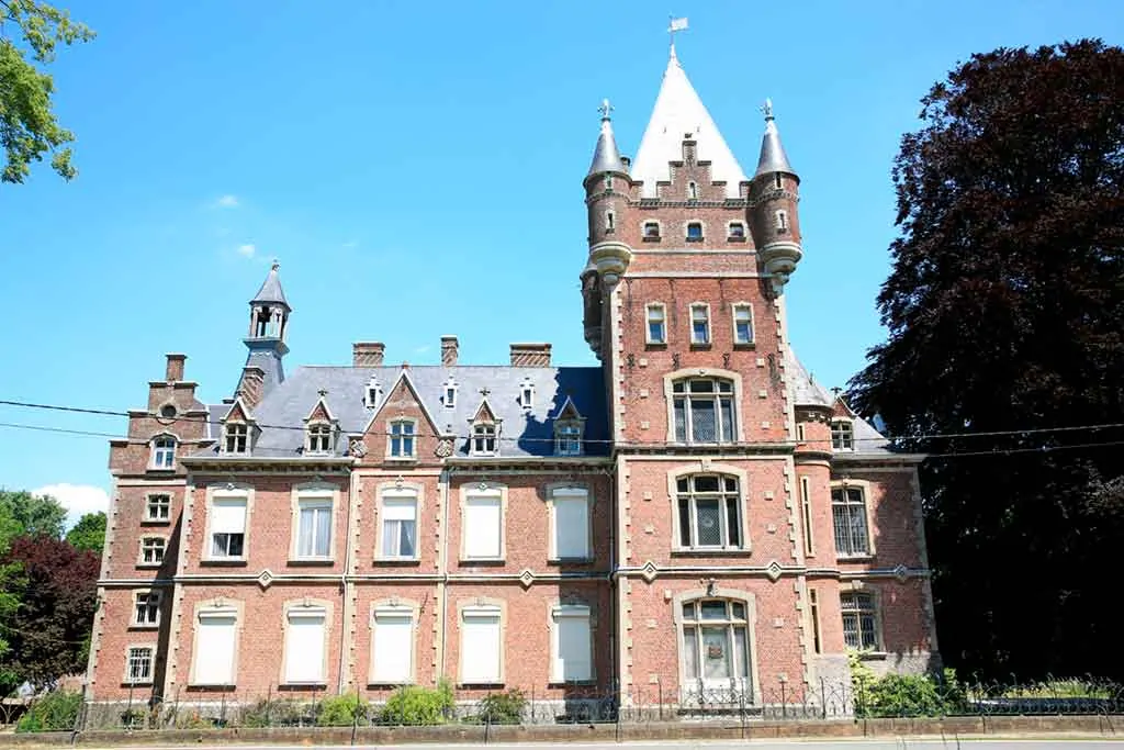 Best castles in Belgium-Chateau-de-Louvignies