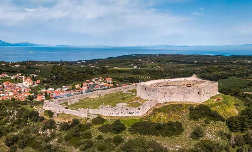 Castles in Greece-Chlemoutsi-Castle