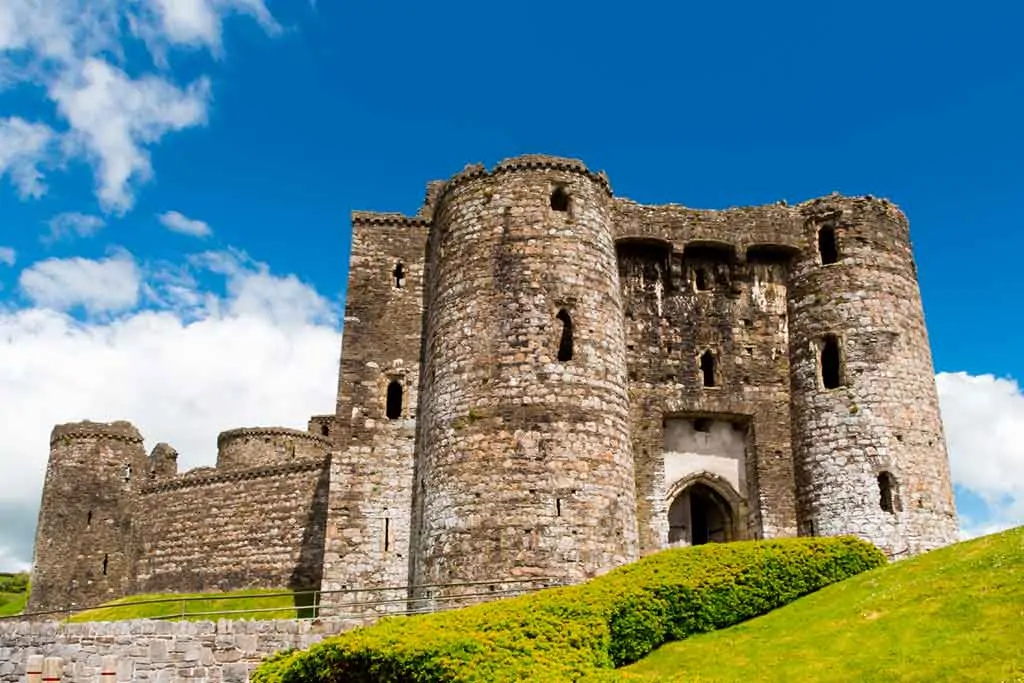 castles in South Wales-Kidwelly-Castle_-Castell-Cydweli