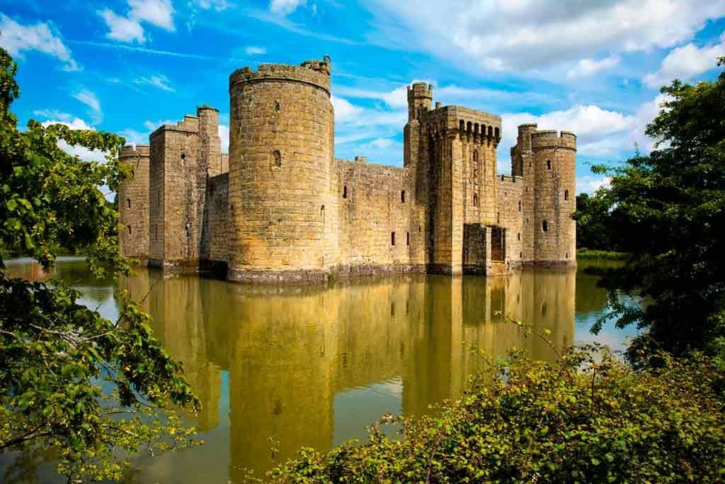 Best castles near London - Historic European Castles