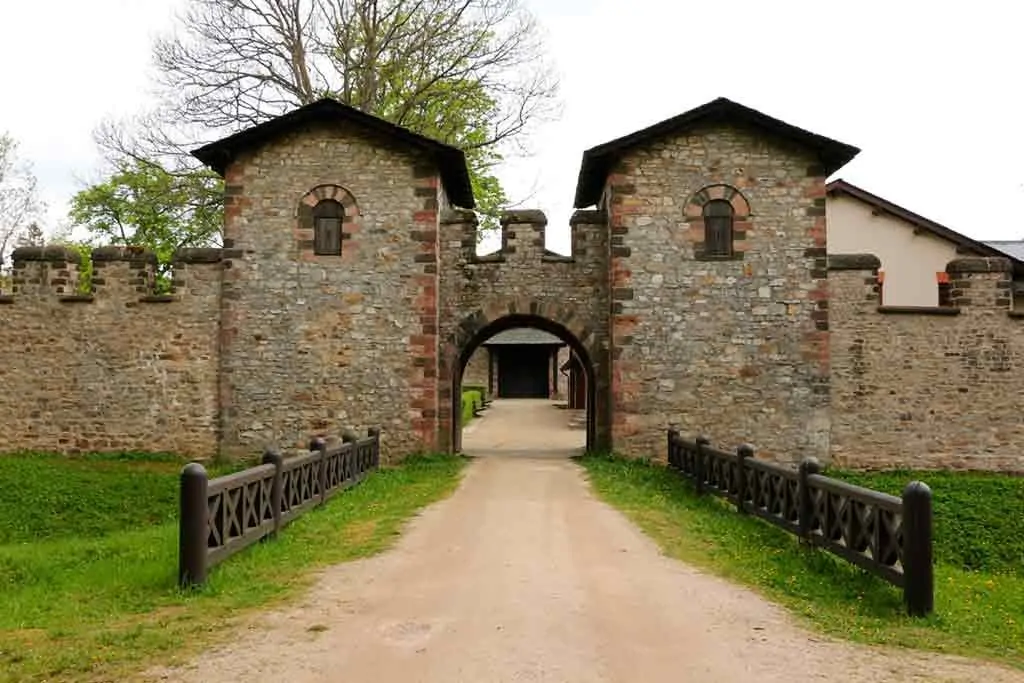 Castles near Frankfurt-Saalburg-Roman-Fort