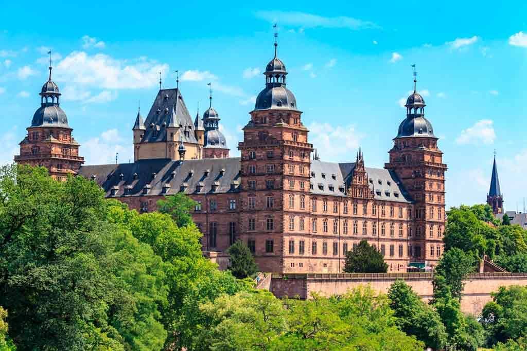 Best castles near Frankfurt-Schloss-Johannisburg