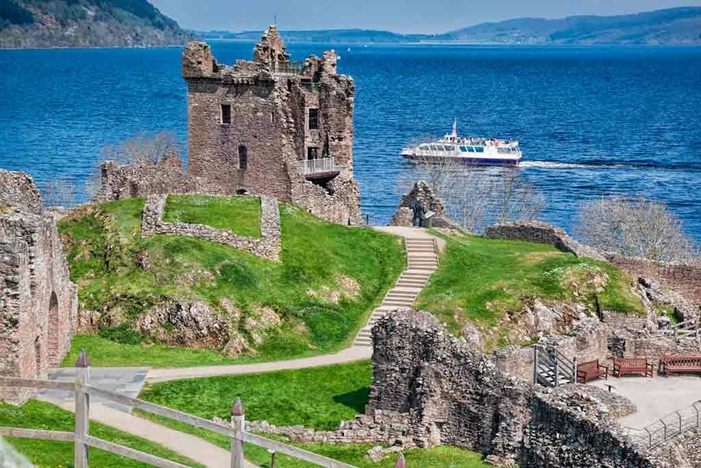 Castles in Highlands-Urquhart-Castle