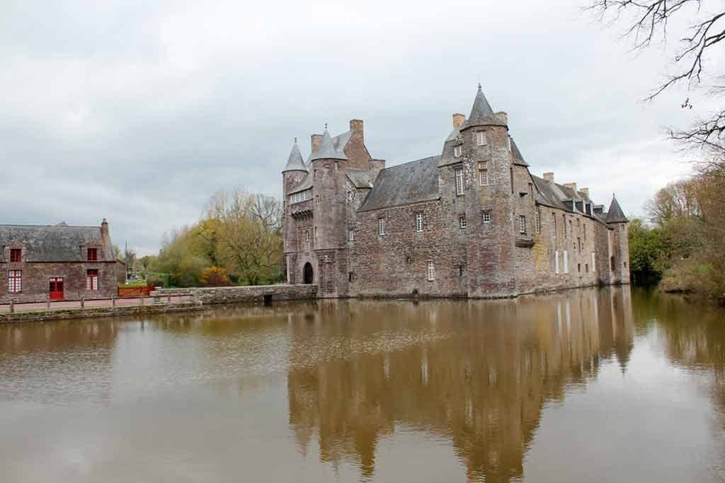 Famous Castles in Northern France-Château-de-Comper