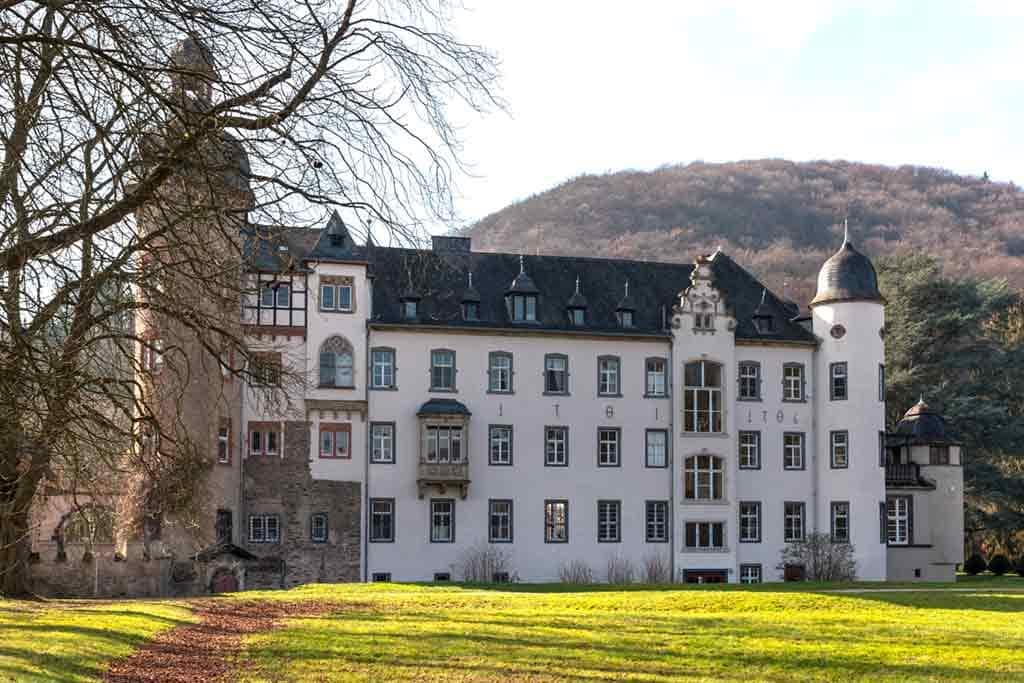 Best castles in Rhine-Burg-Namedy-Castle