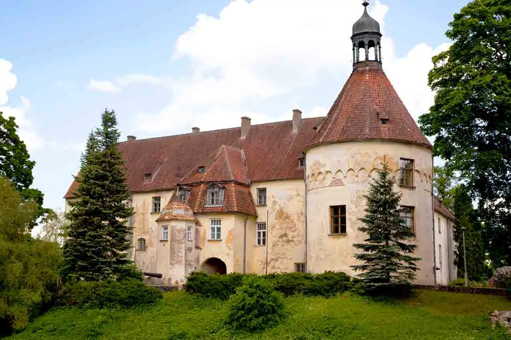 Best castles in Latvia-Jaunpils-Castle