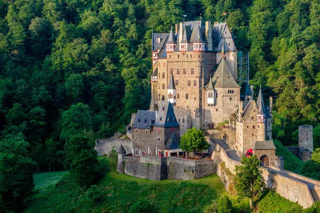 best-castles-near-dusseldorf-historic-european-castles