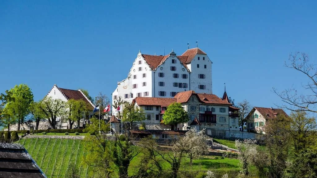 best castles to visit in switzerland