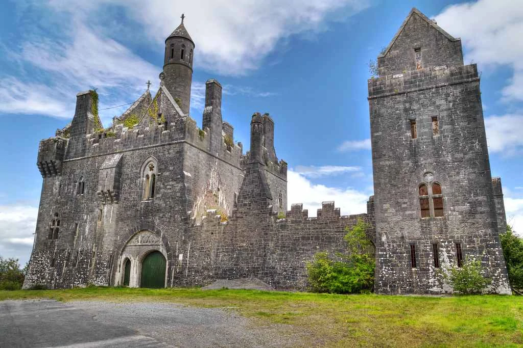 Dromore-Castle in Kerry