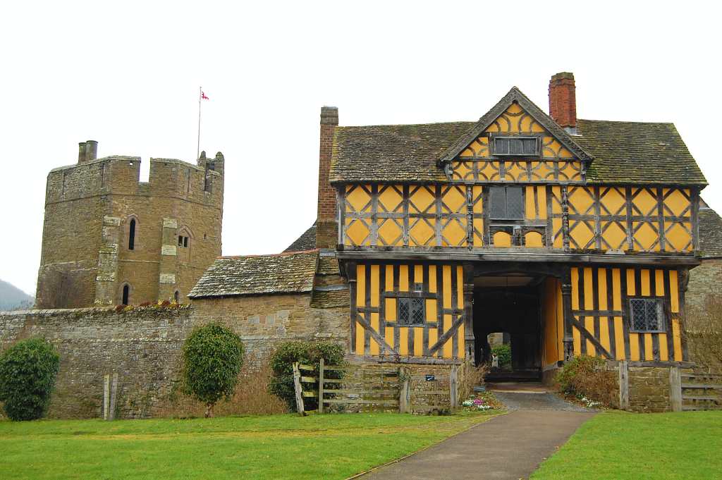 Medieval English Manor Houses