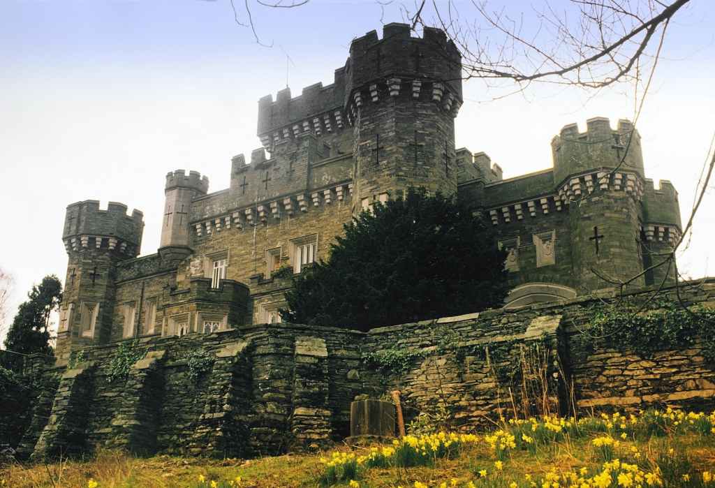 Best Castles in Lake District - Historic European Castles