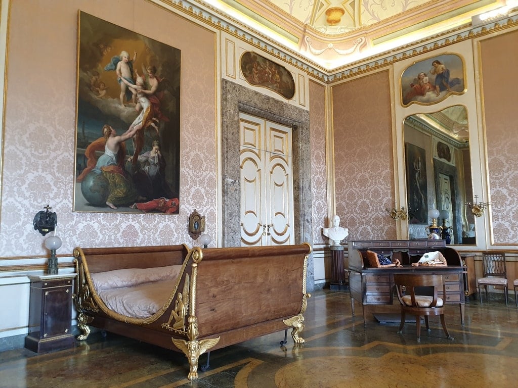 bedroom at the Royal Palace of Caserta 